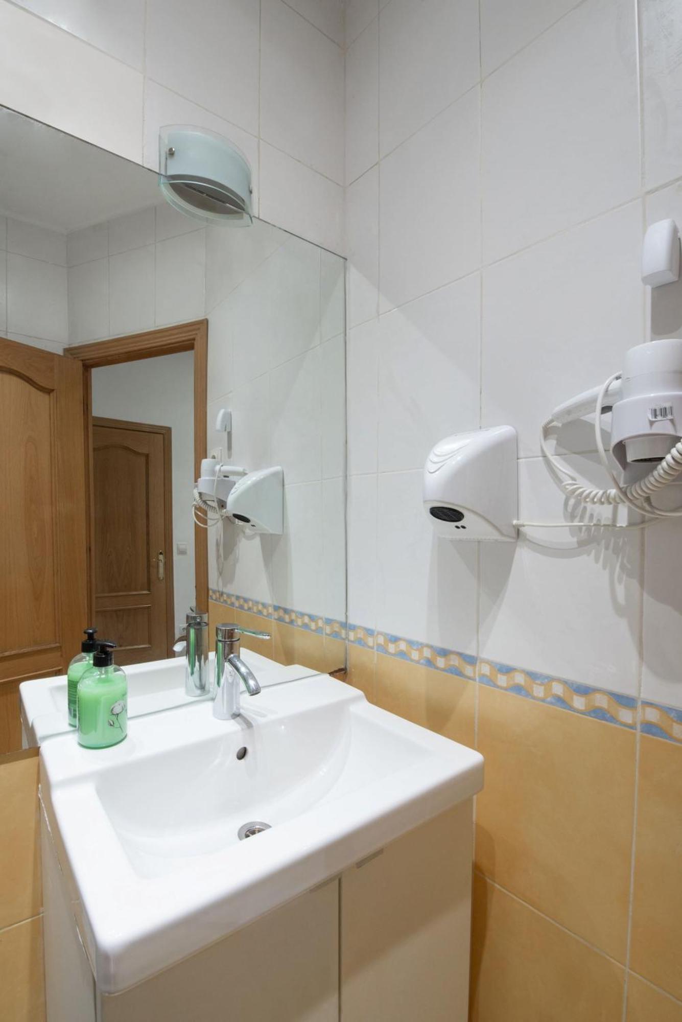 Apartamentos Day Madrid Luna Centro Gran Via Sol Malasana المظهر الخارجي الصورة